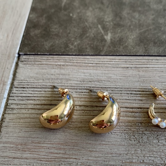 6/$8 NEW Gold Tone Hoop Earrings - Picture 4 of 15